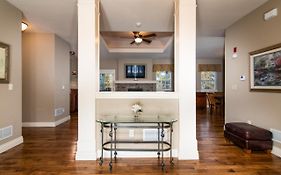 Two Bedroom Villa In The Heart Of Branson!